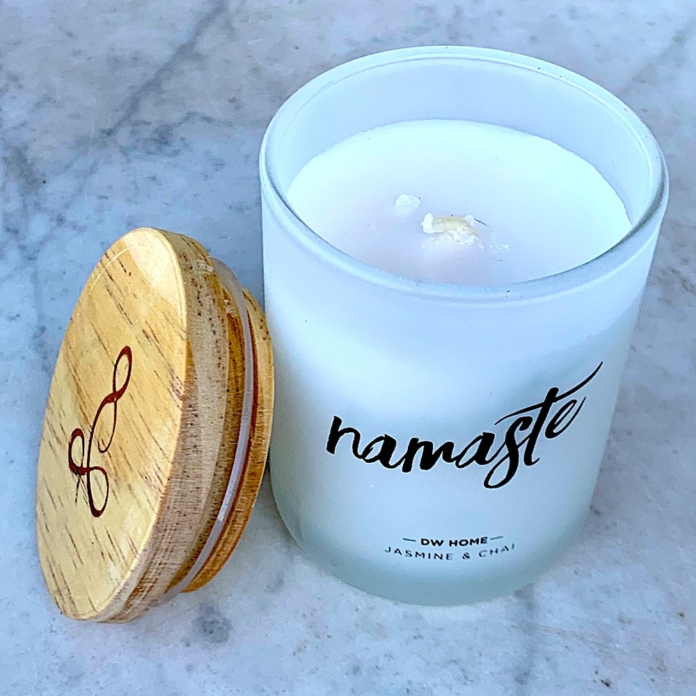 DW HOME CANDLE NAMASTE JASMINE CHAI RICHLY SCENTED NEW